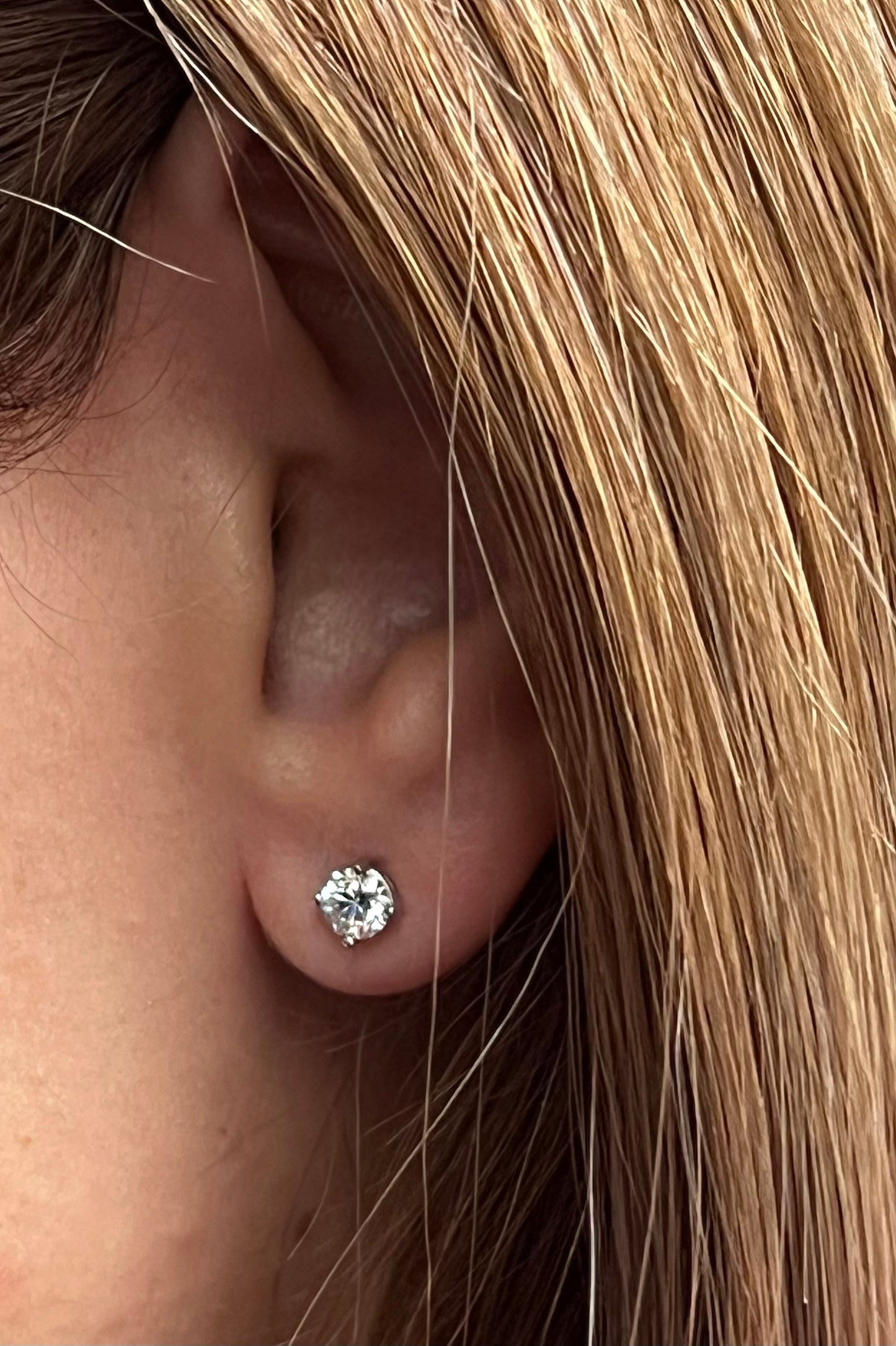 Certified Diamond Stud Earrings: 14K White Gold, Round Cut, SI1-SI2 G