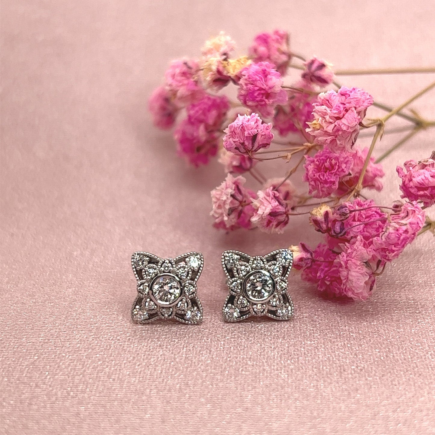 14K White Gold Diamond Stud Earrings: Flower Halo, VS1-H, 0.50 TCW