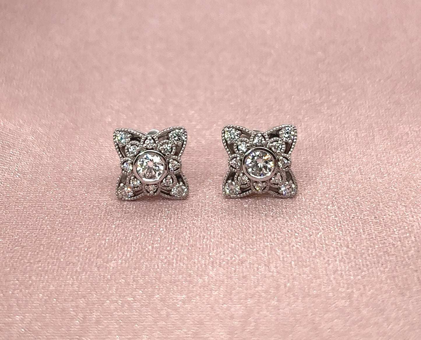 14K White Gold Diamond Stud Earrings: Flower Halo, VS1-H, 0.50 TCW
