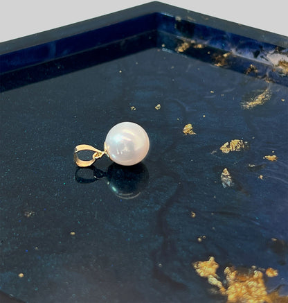 14K Gold Freshwater Pearl Pendant Necklace: AAA Cultured Pearl